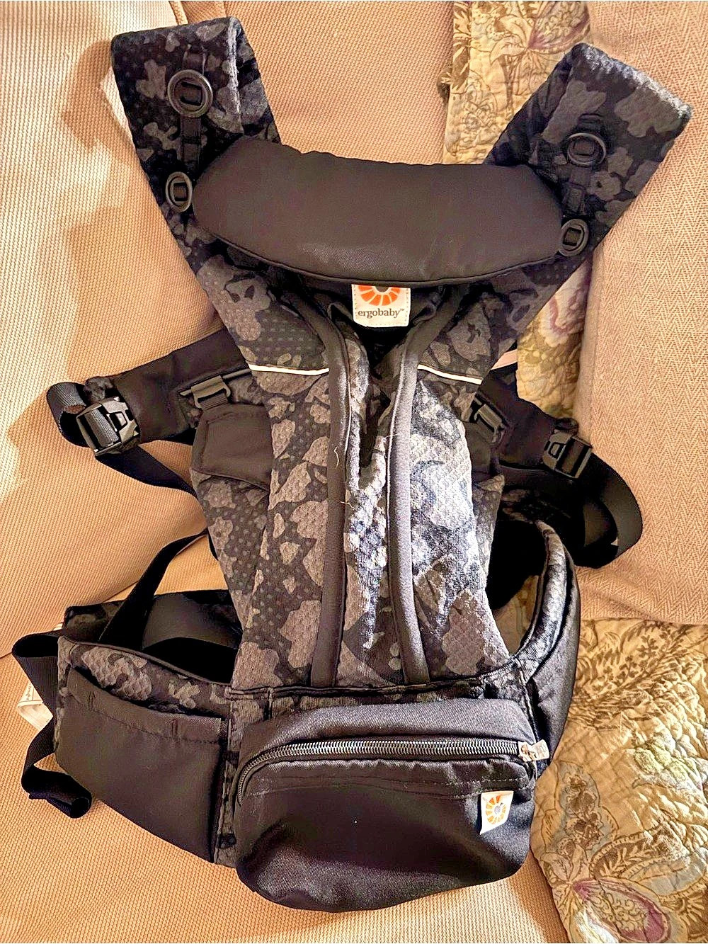 Ergobaby  Baby Backpack w/Waist Pack Black & Gray Omni Breeze